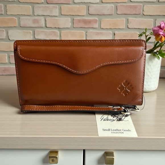 Patricia Nash Handbags - Patricia Nash Valentia Wristlet Wallet